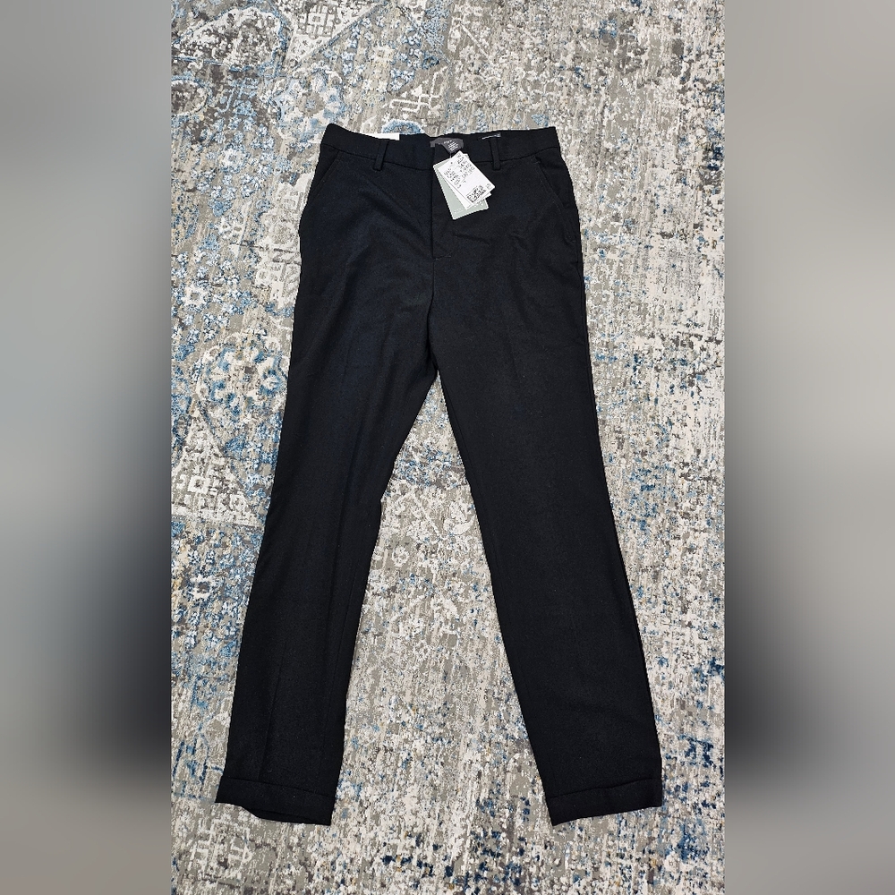 NWT H&M Skinny Fit Cropped Black Pants - Size 2